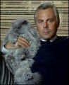 Giorgio Armani y su gatos
(Giorgio Armani, dise�ador de moda italiano)