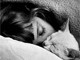 Es malo dormir con gatos?